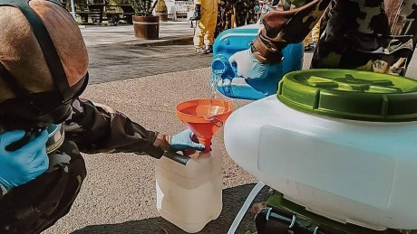 45 ezer liter fertőtlenítőszer érkezett a Moltól Fehérvárra az MH Vegyvédelmi Zászlóaljához